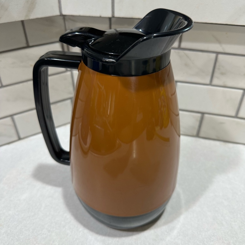 Vtg Classic Thermo Serv Carafe Insulated 1 Liter Copper Plastic
Black Accents